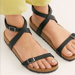 Birkenstock daloa sandals